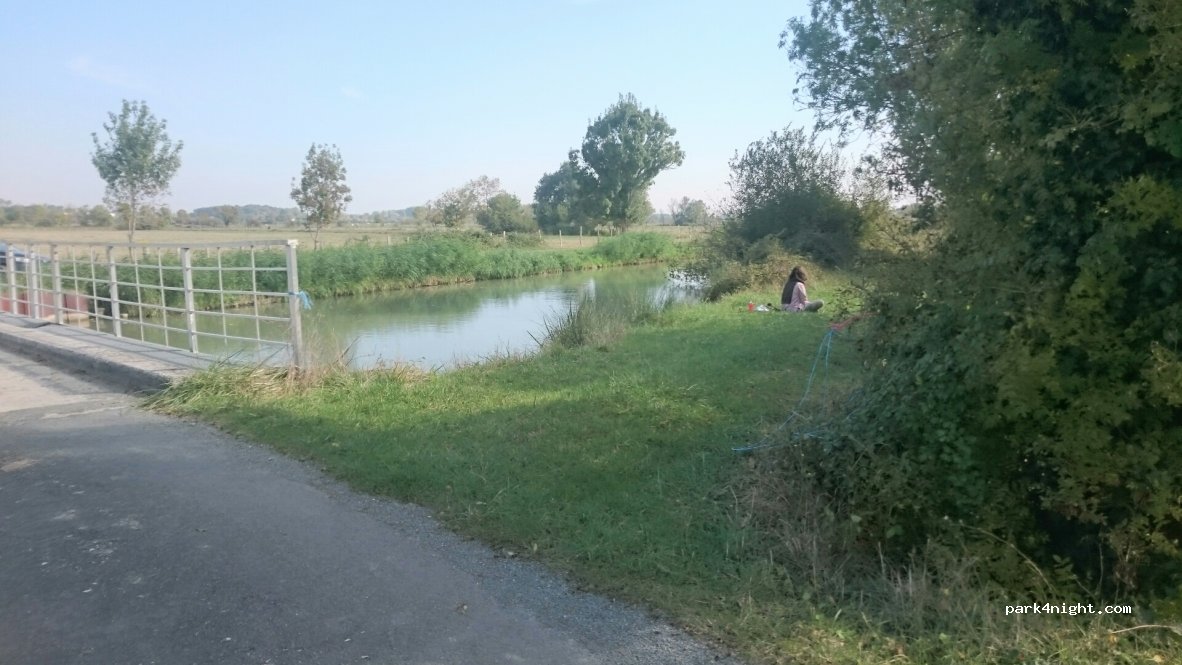 (17250) La Vallee - Unnamed Road — foto