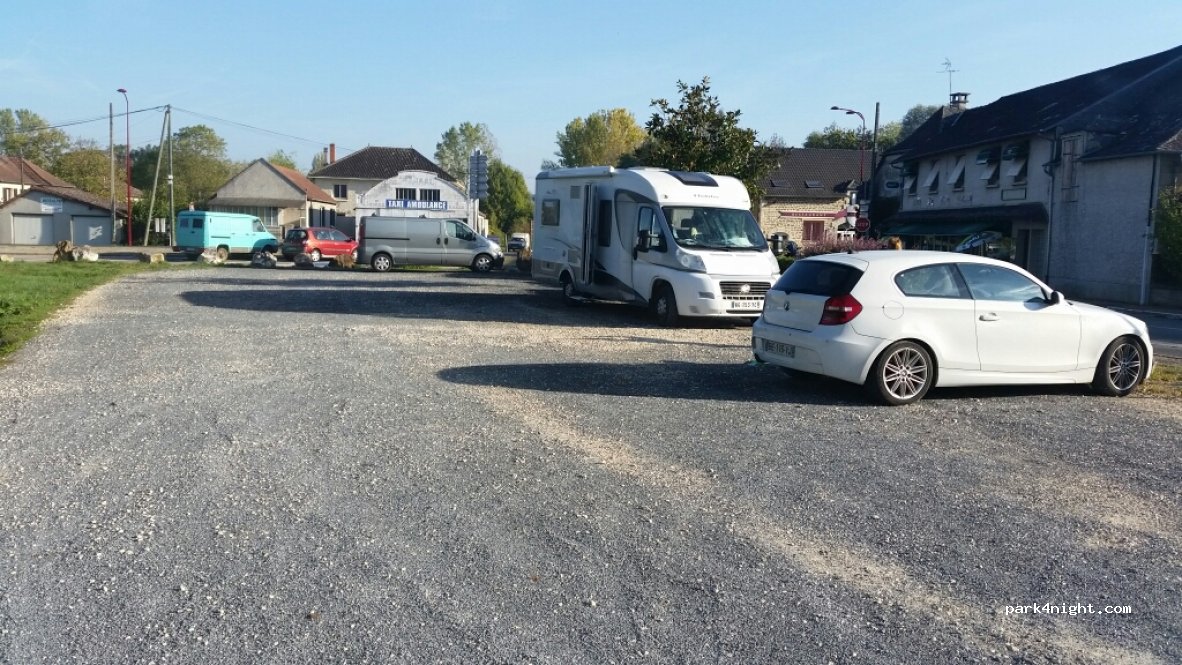 (24120) La Feuillade - 1 Route de Sarlat — foto
