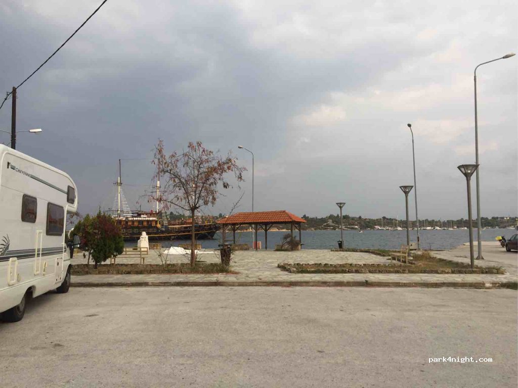 (630 78) Ormos Panagias - Unnamed Road — foto