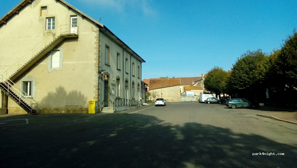 (71220) Saint-Bonnet-de-Joux - 40 Place Poste — foto 2