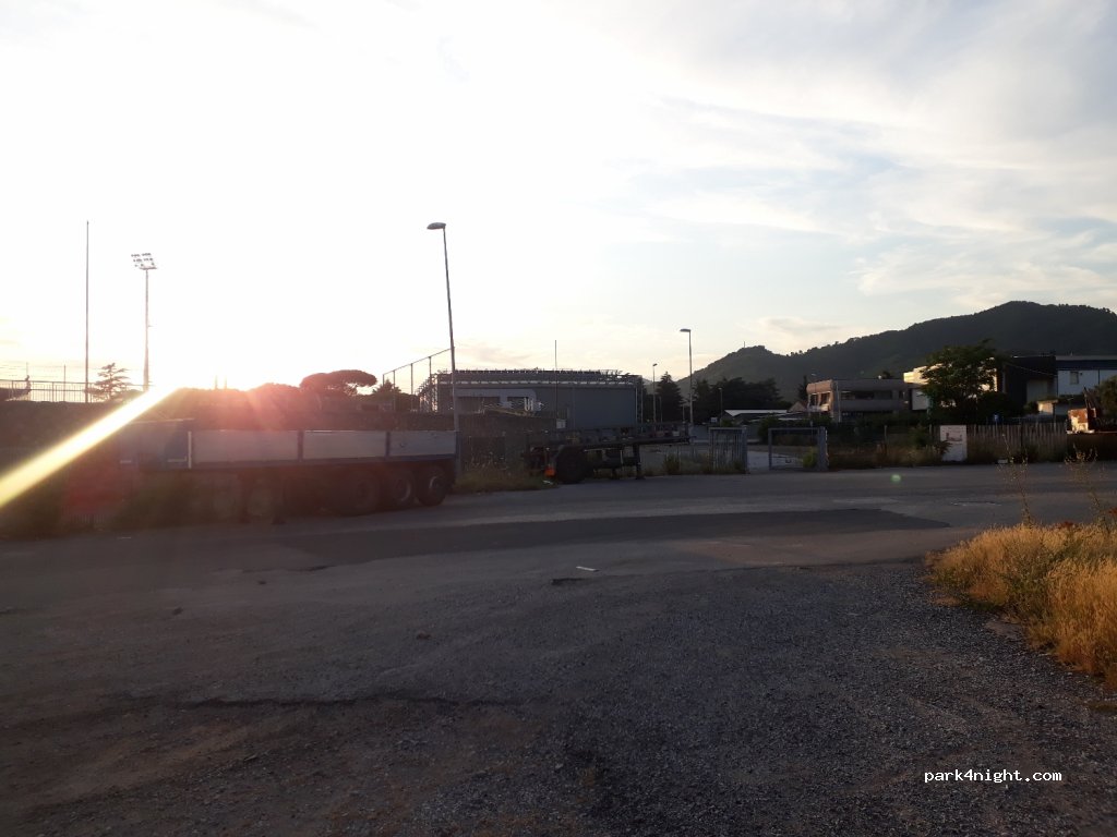 (54100) Massa - 39 Via del Cesarino — foto