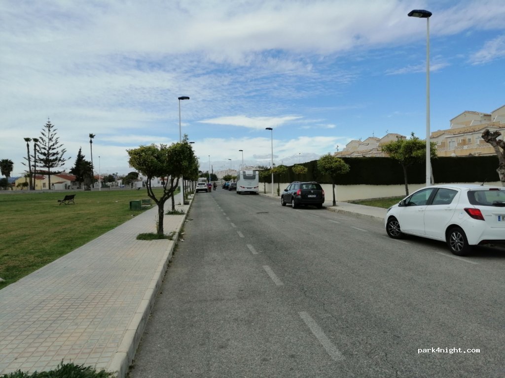 (03184) Torrevieja - Calle de las Lavanderas — foto 2