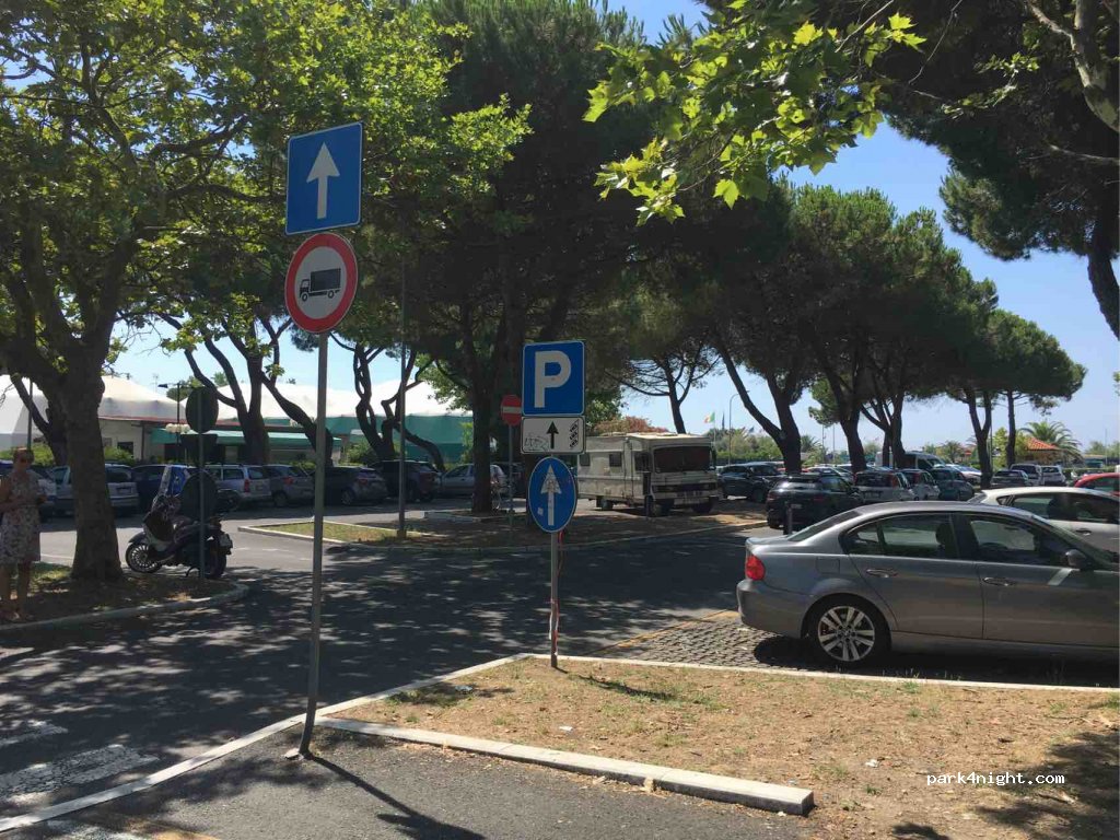 (54033) Marina di Carrara - 59 Viale Cristoforo Colombo — foto