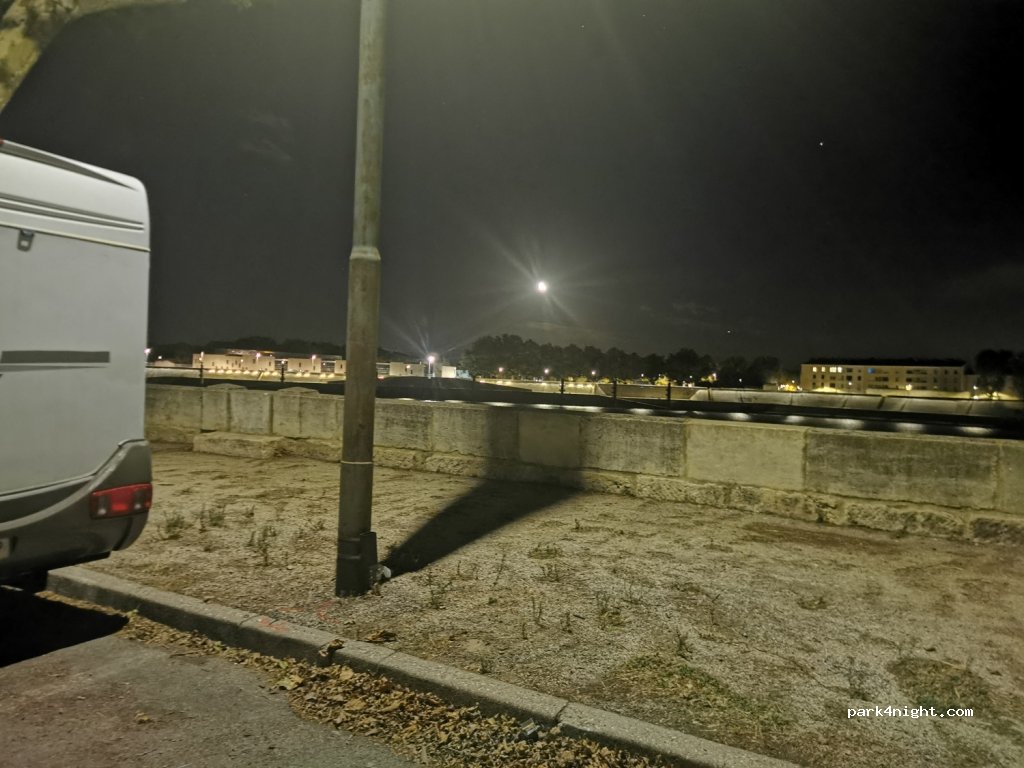 (13200) Arles - 4 Quai Saint-Pierre — foto