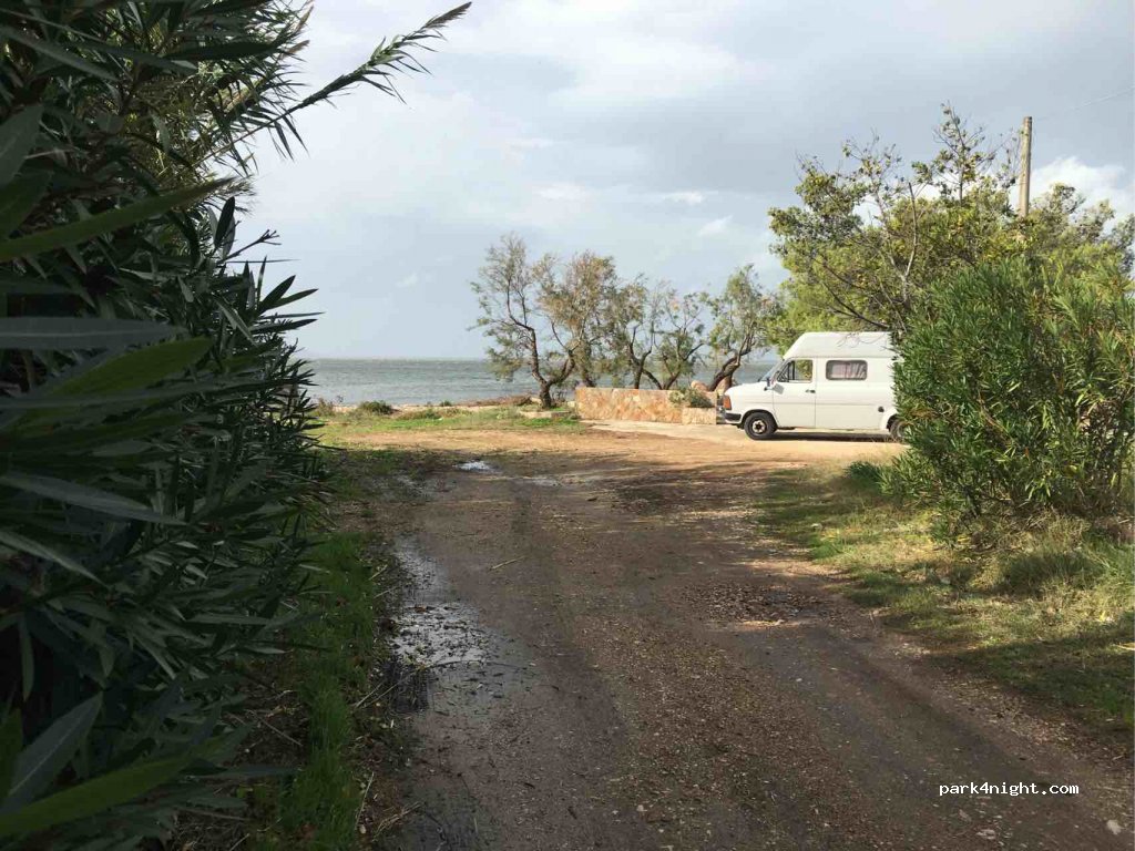 (71010) Carpino - Unnamed Road — foto