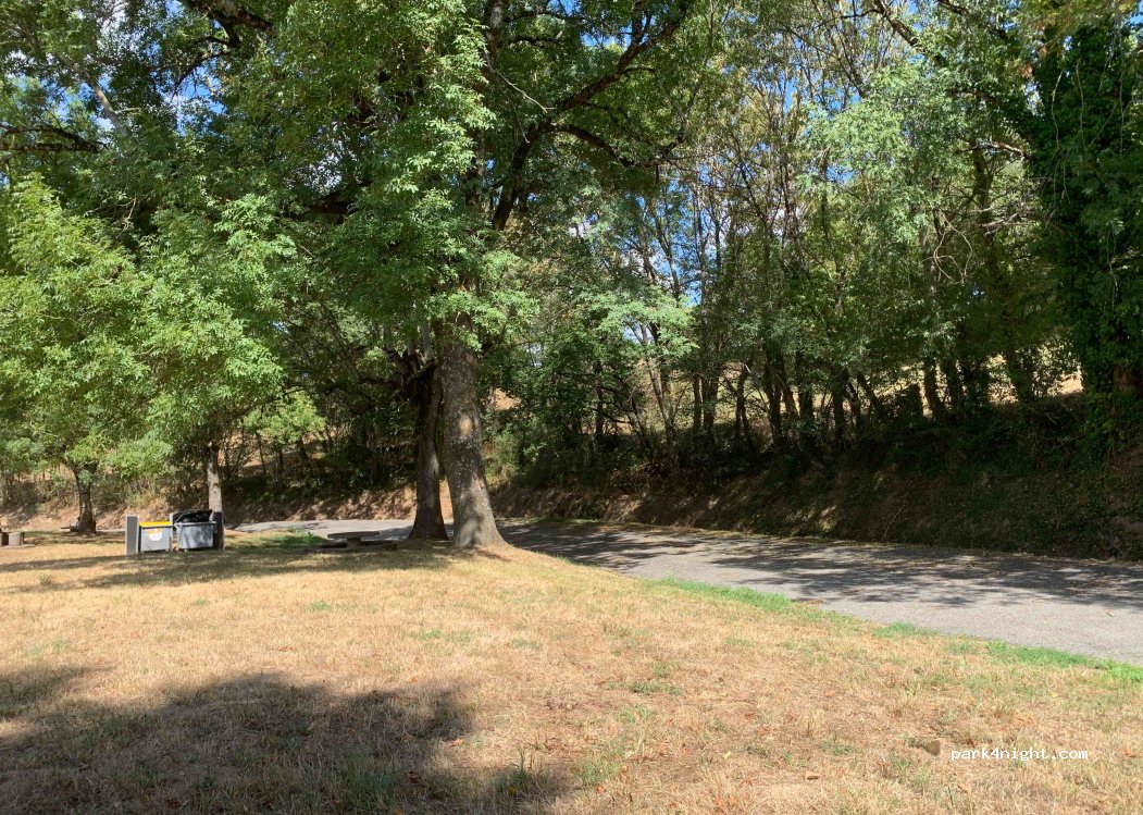 (12200) Villefranche-de-Rouergue - Aire de la Rouzière — foto 2