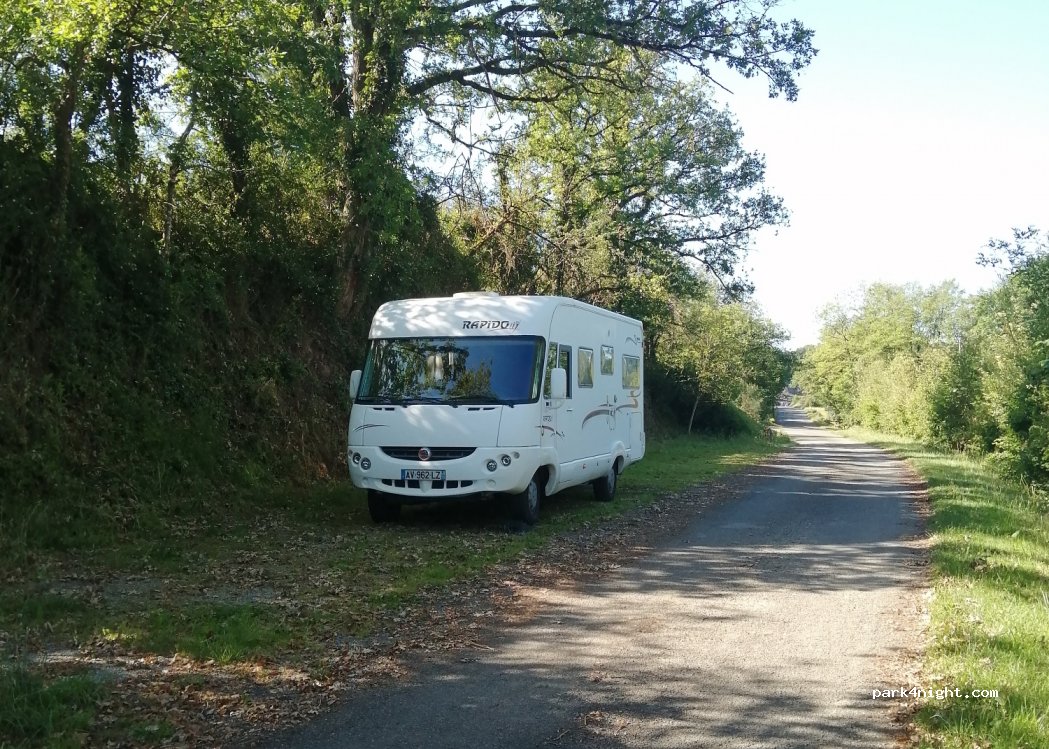 (53270) Saint-Pierre-sur-Erve - 6 Le Bourg — foto 3
