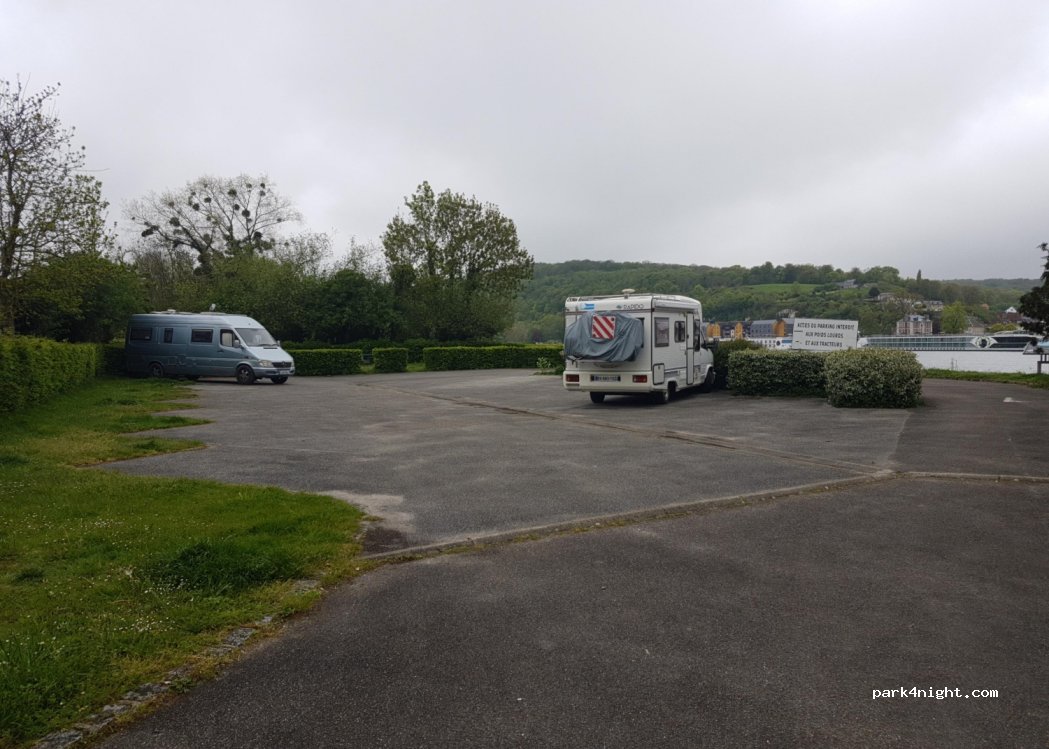 Aire camping-car Saint-Nicolas-de-Bliquetui — foto 3