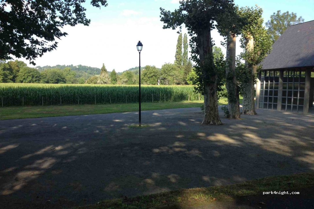 (64290) Lasseube - Place Promenade — foto