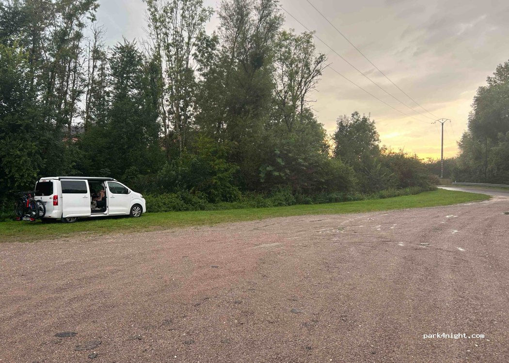 (10140) Unienville - 2 Rue Saint-Symphorien — foto 2