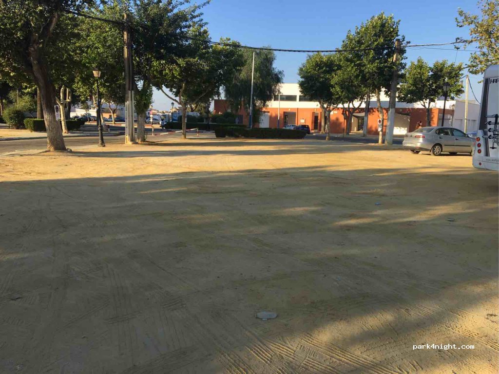 (41800) Sanlúcar la Mayor - 6 Avenida Príncipe de España — foto
