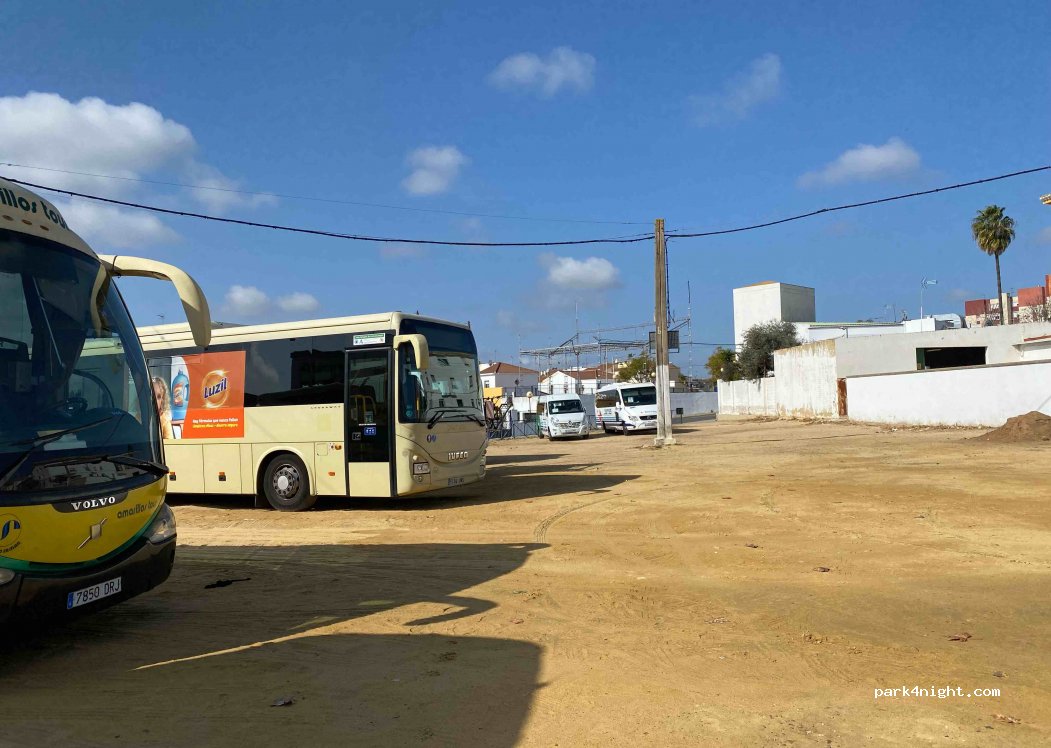 (41800) Sanlúcar la Mayor - 6 Avenida Príncipe de España — foto 3