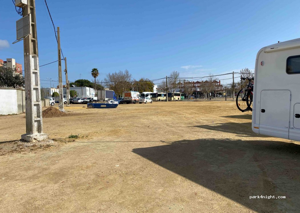 (41800) Sanlúcar la Mayor - 6 Avenida Príncipe de España — foto 4