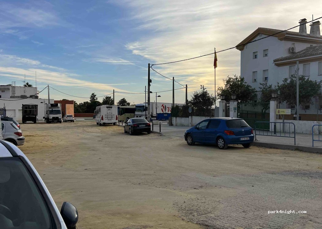 (41800) Sanlúcar la Mayor - 6 Avenida Príncipe de España — foto 5