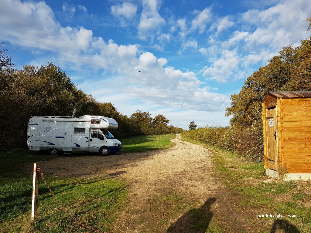 (23160) Saint-Sulpice-les-Feuilles - Unnamed Road — foto 2