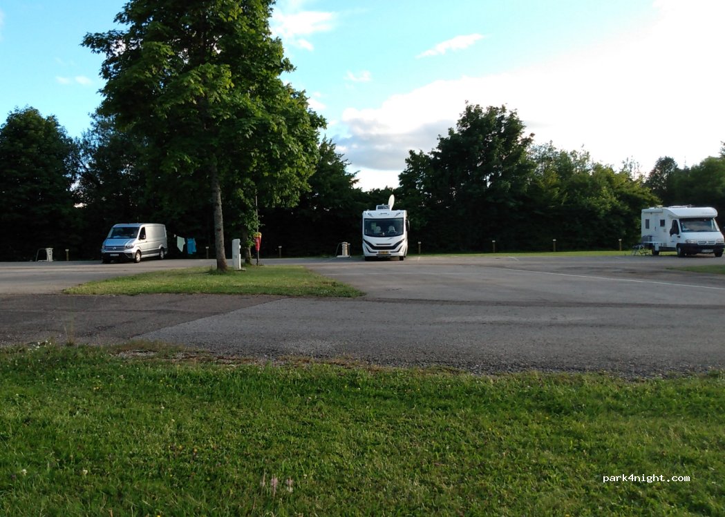 Camping caravaneige Jura Le Champ de Mars — foto 3