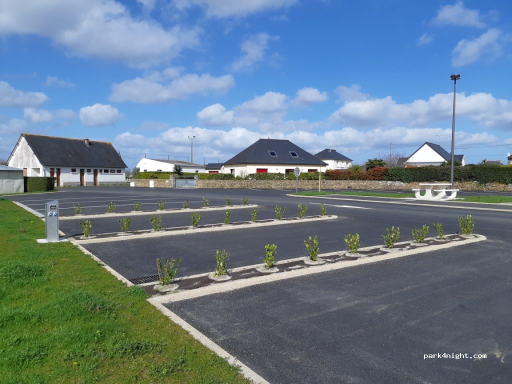 (22170) Plouagat - 2 La Grand Rue — foto