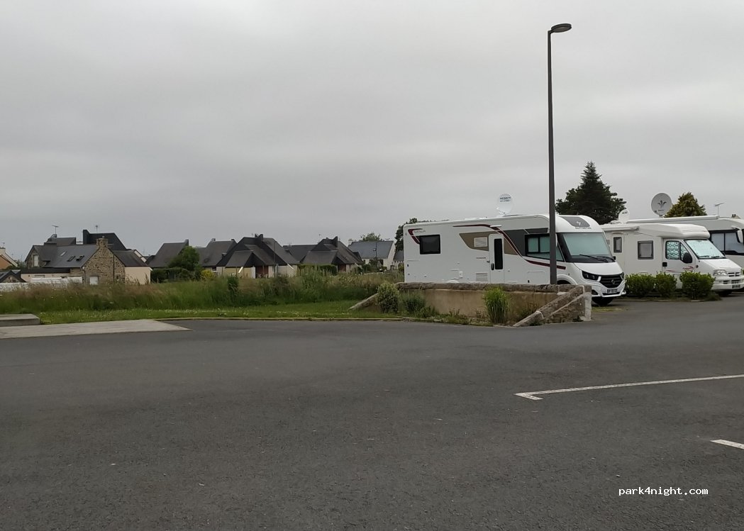(22170) Plouagat - 2 La Grand Rue — foto 3