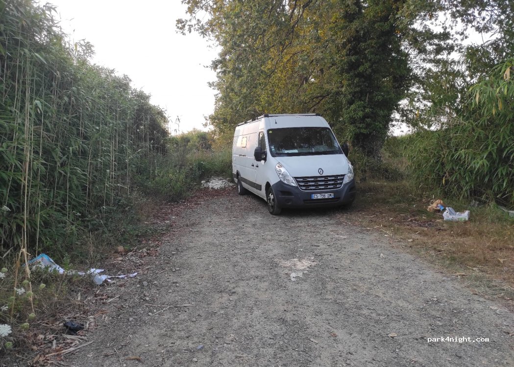 (64230) Uzein - Le Lac d'Uzein — foto 2
