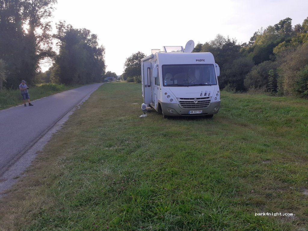 (55430) Belleville-sur-Meuse - Chemin du Pré la Perche — foto 2