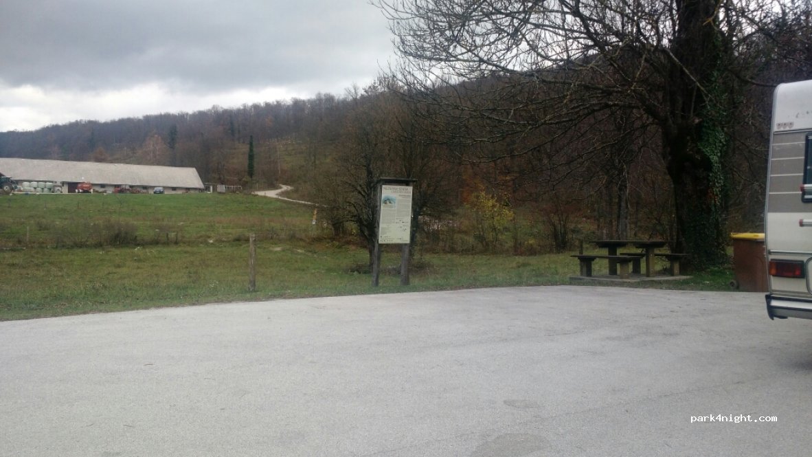 (1330)  - 4 Knežja Lipa — foto