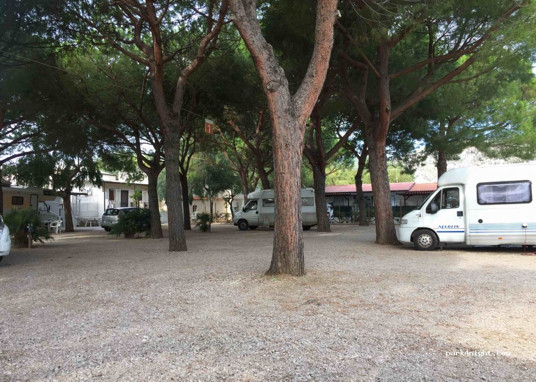 Quirino Camper Parking Area — foto