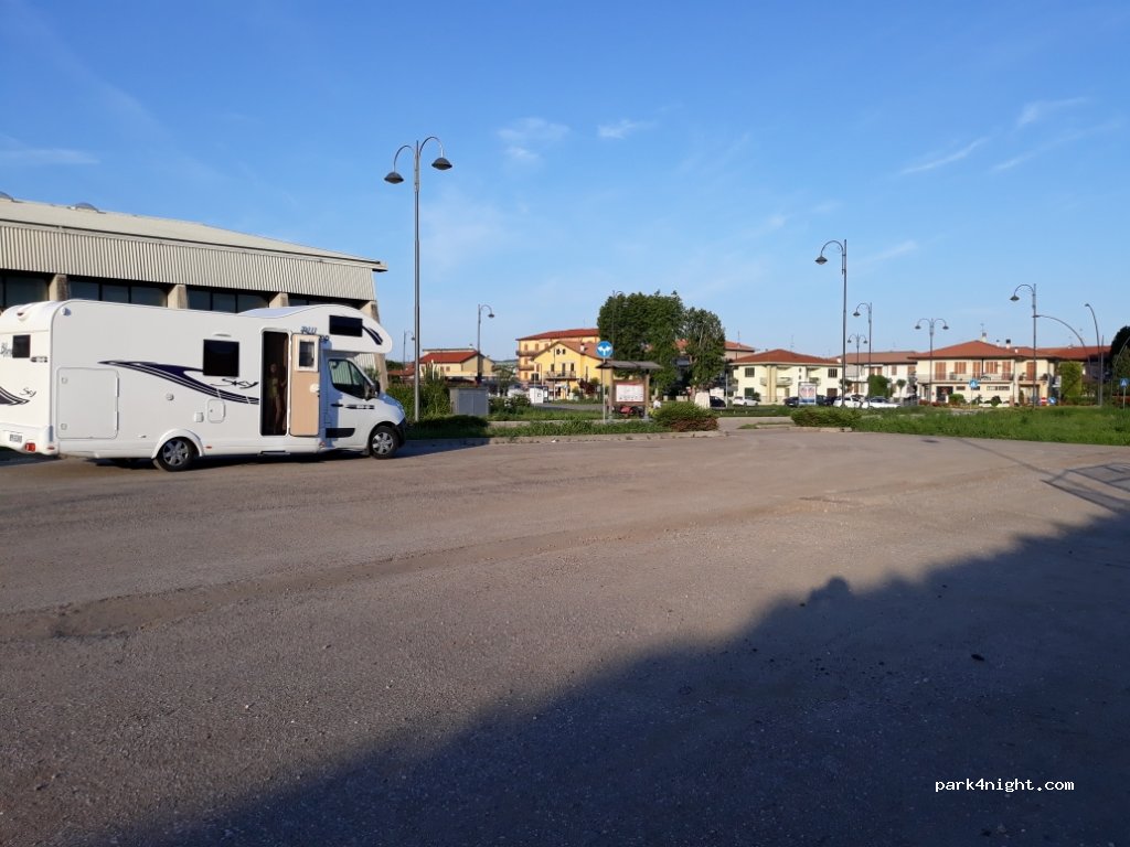 Area sosta camper Montebello Vicentino — foto
