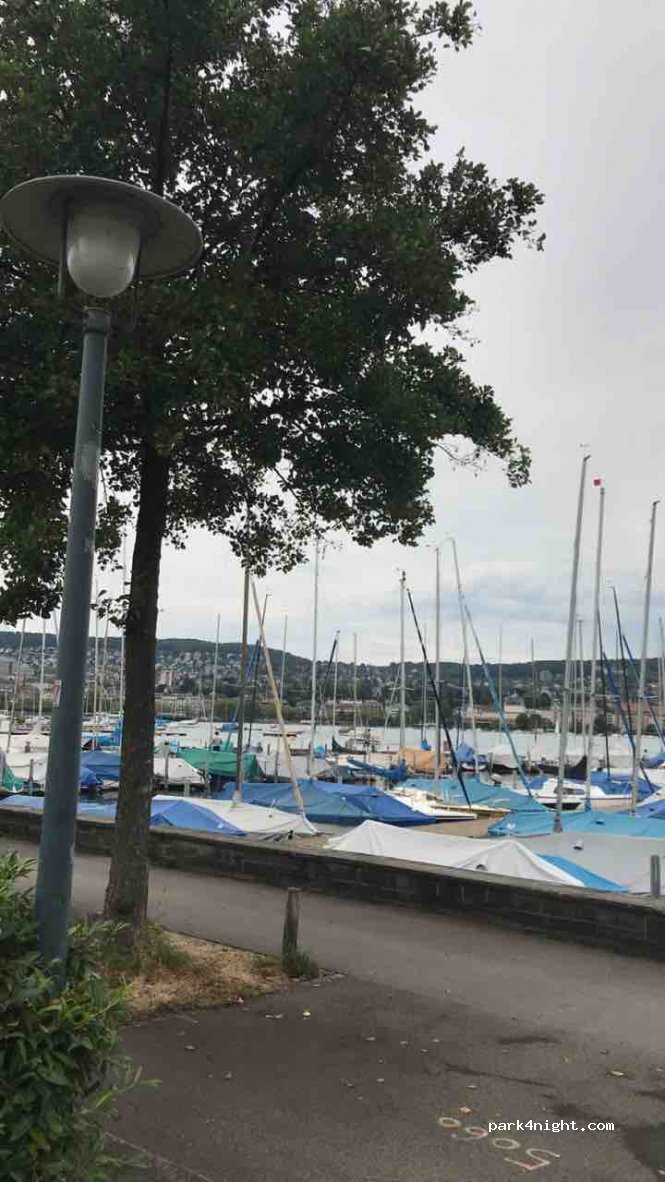 (8002) Zürich - 28 Mythenquai — foto