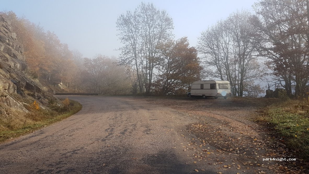 (71550) Roussillon-en-Morvan - D179 — foto