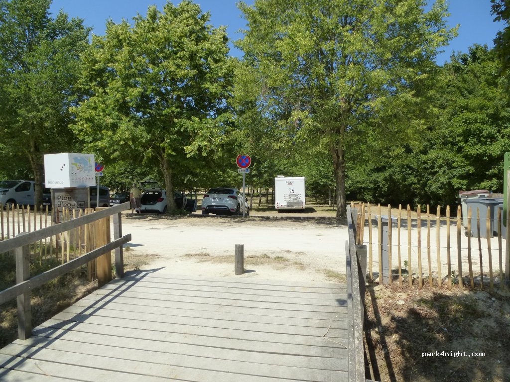 (37340) Hommes - Unnamed Road — foto