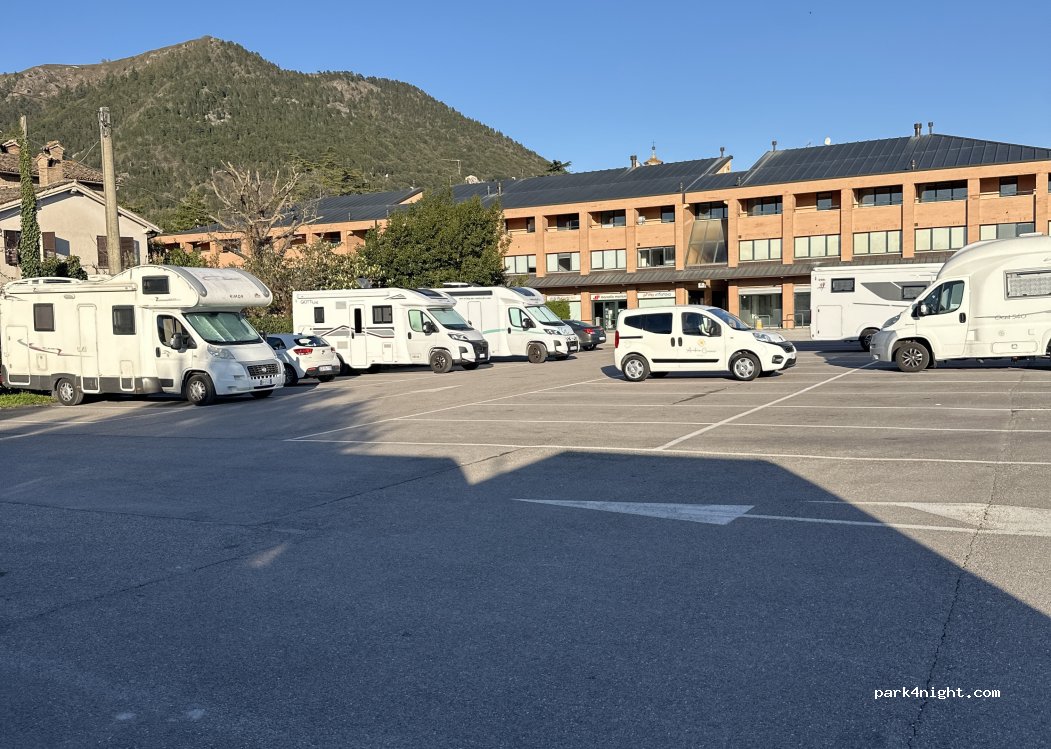 (06024) Gubbio - 7 Via Beniamino Ubaldi — foto 4
