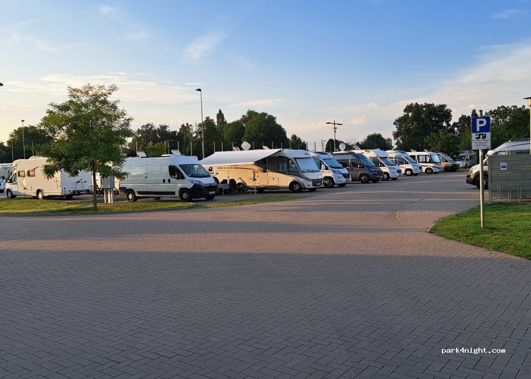 Wohnmobilstellplatz Celle — foto 3