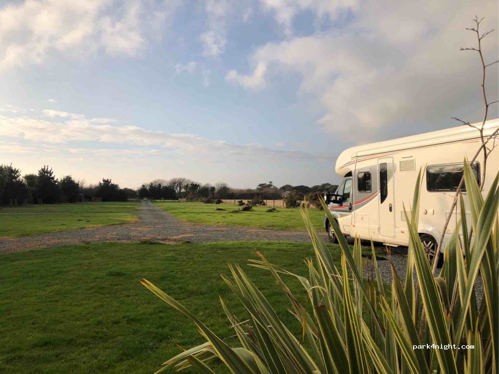 Bochym Pasture with Serviced pitches — foto