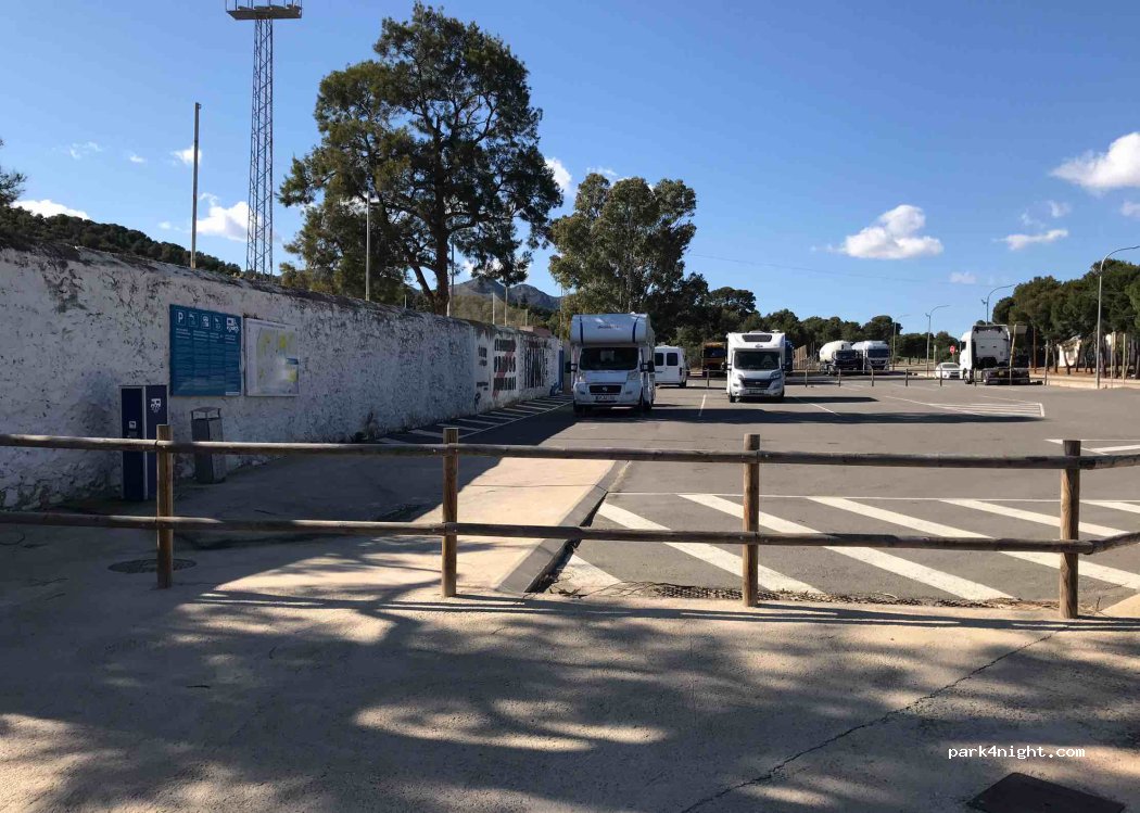 Aparcament autocaravanes La Ràpita — foto
