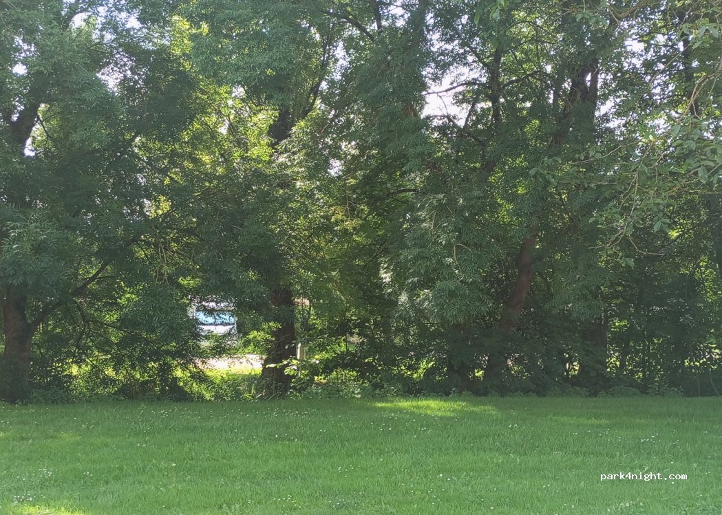 Aire de camping-car Château-Larcher — foto 5