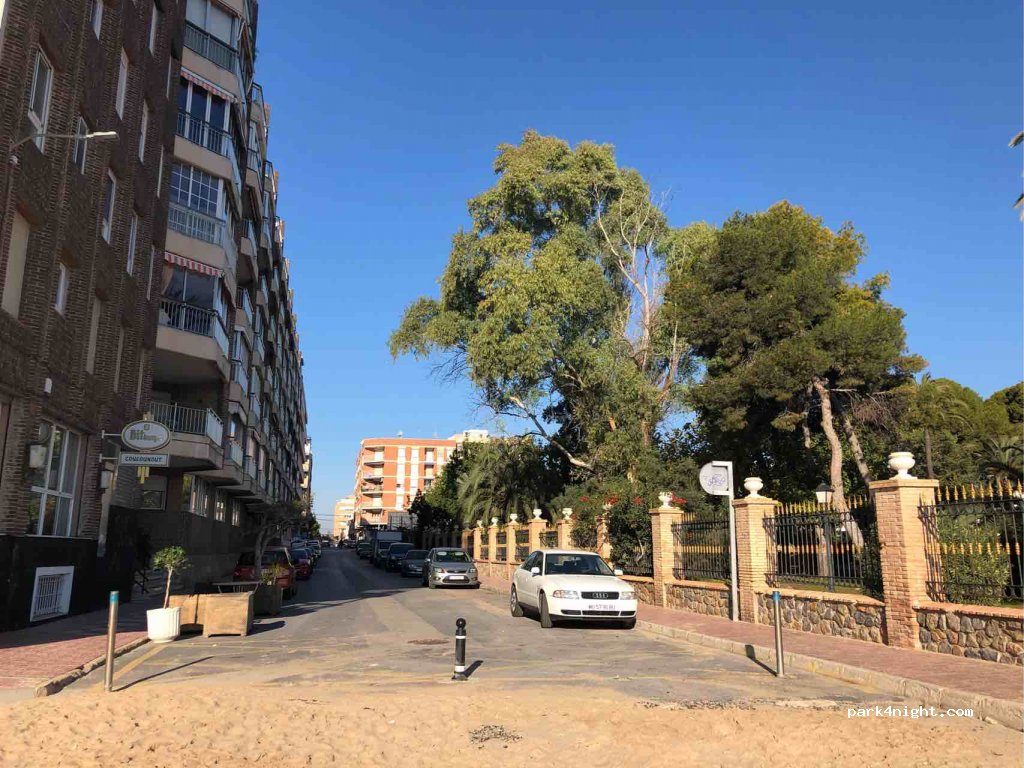 (03185) Torrevieja - 39 Calle Doña Sinforosa — foto 2