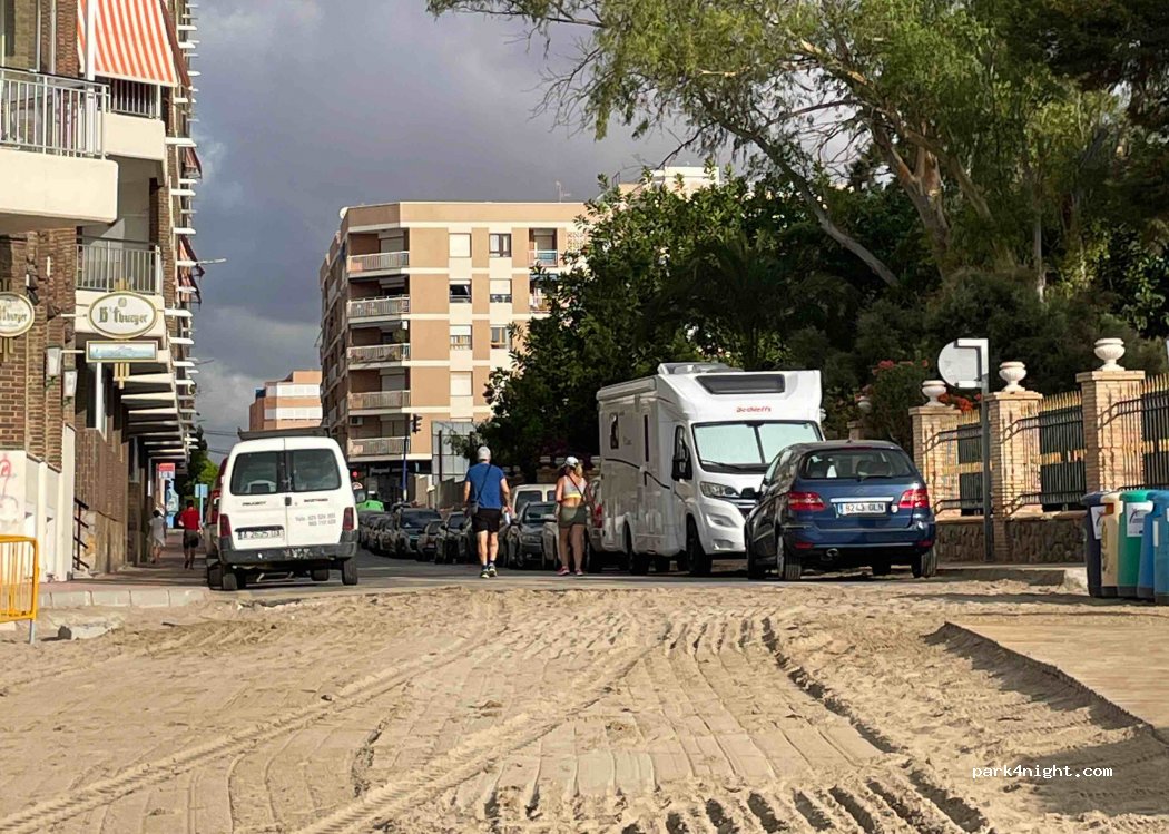 (03185) Torrevieja - 39 Calle Doña Sinforosa — foto 4