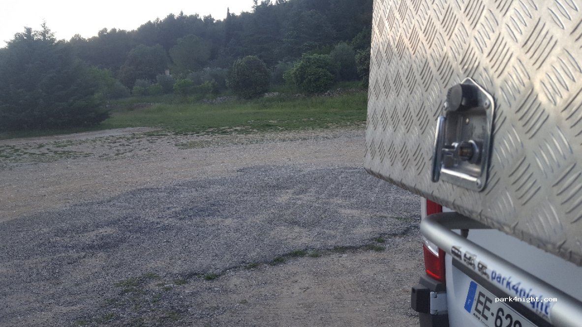 (84340) Entrechaux - Route de Faucon — foto 2