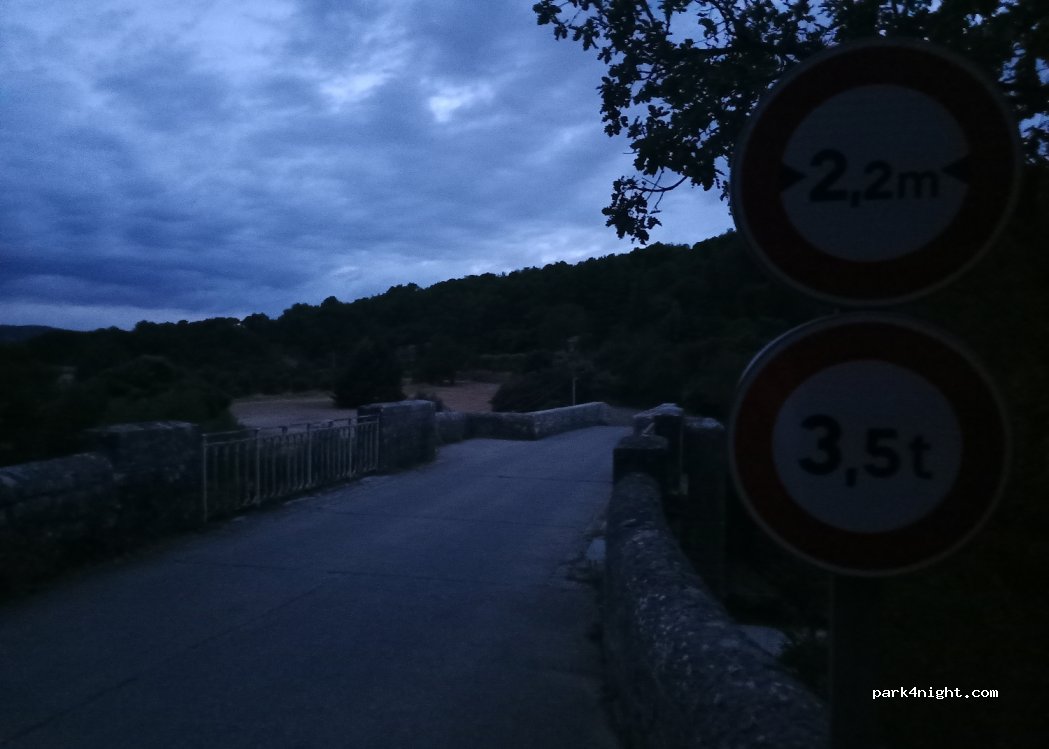 (84340) Entrechaux - Route de Faucon — foto 4