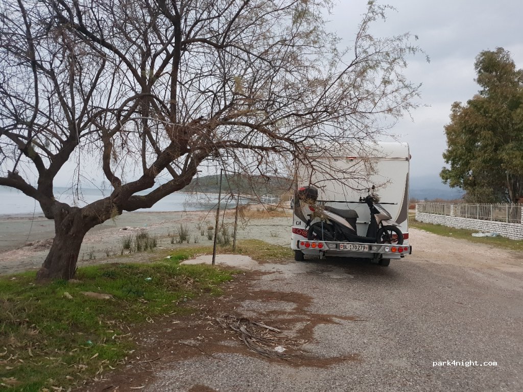 (305 00)  - Unnamed Road — foto