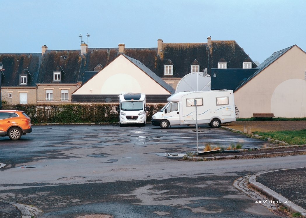 (50720) Barenton - 67 Place du Presbytère — foto 2