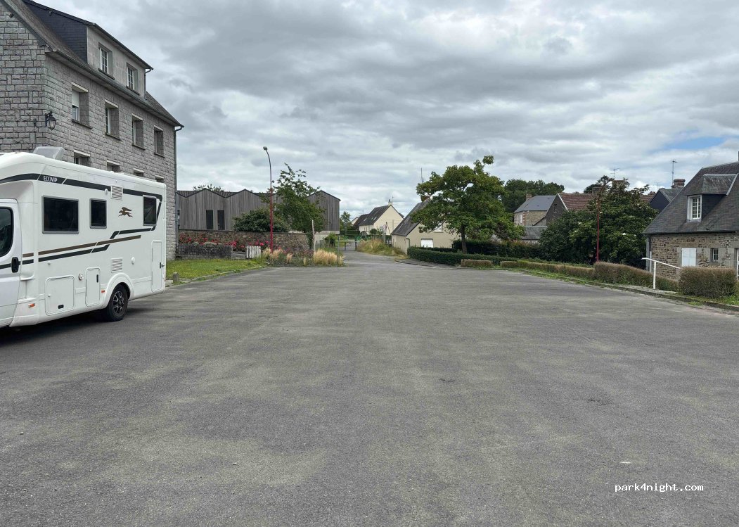 (50720) Barenton - 67 Place du Presbytère — foto 3