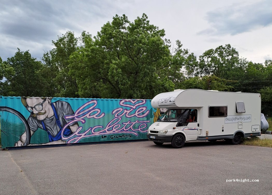 (71250) Cluny - 9 Place des Martyrs de la Déportation — foto 4