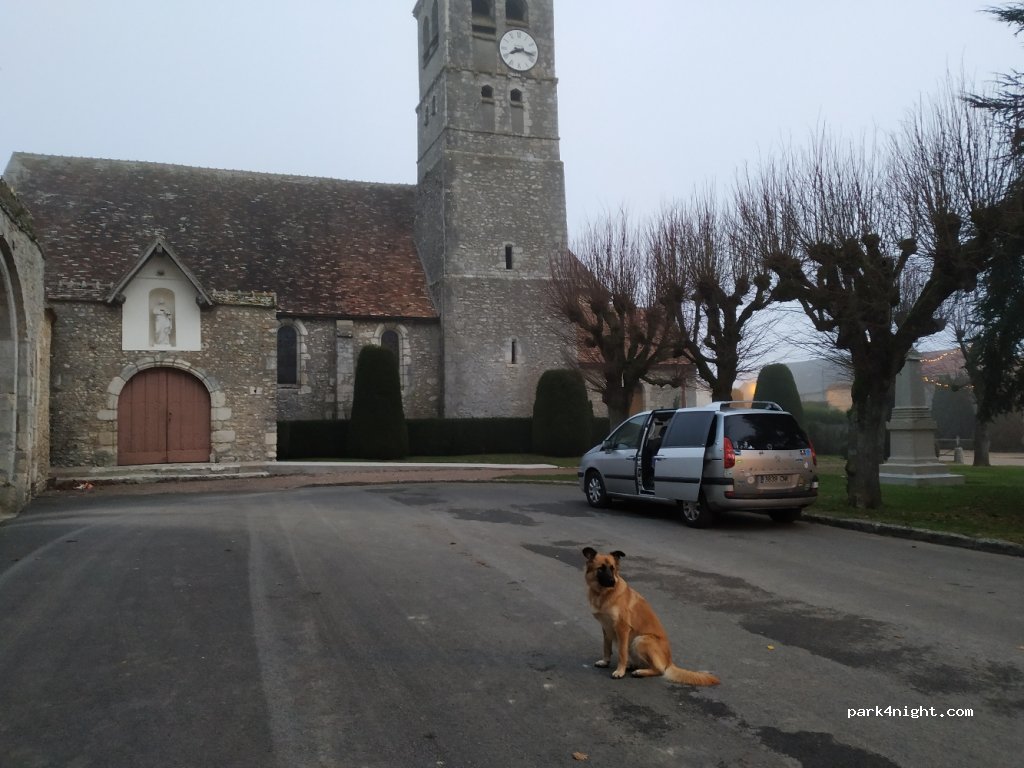 (78660) Allainville - 1 Place de l'Église — foto