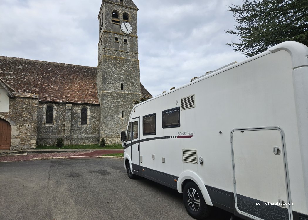 (78660) Allainville - 1 Place de l'Église — foto 4