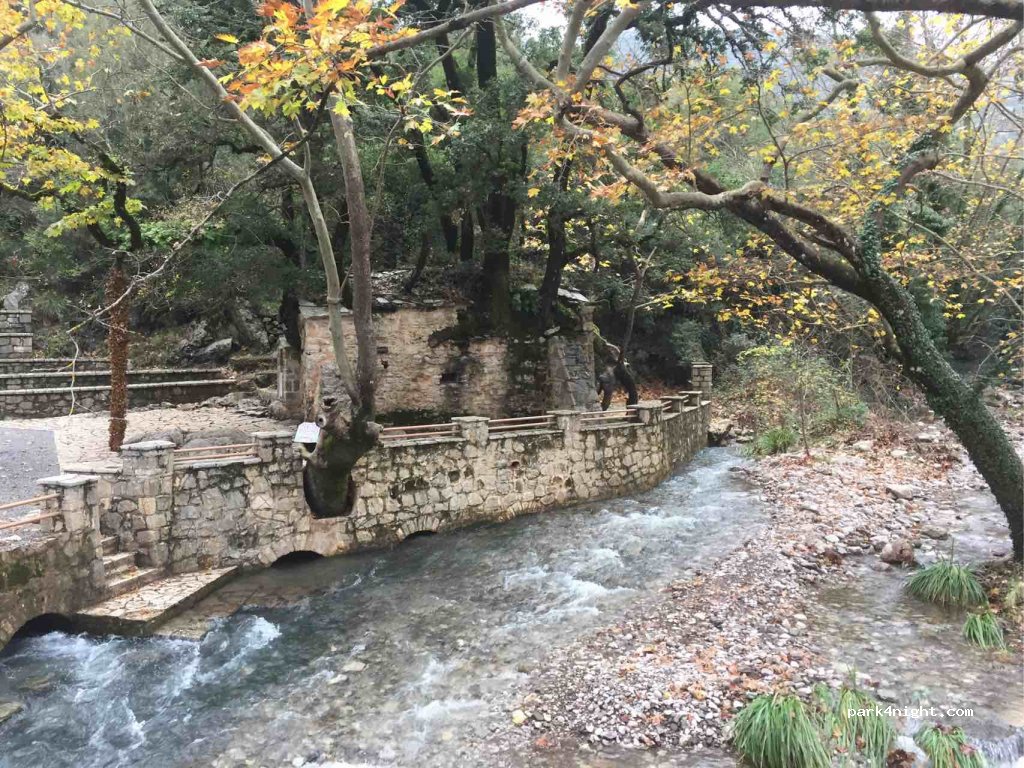 (222 00)  - Eparchiaki Odos Sirtzi-Megalopolis — foto