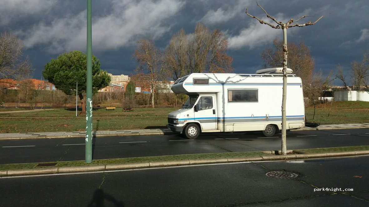 (37900) Santa Marta de Tormes - 26 Paseo Parque Fluvial — foto