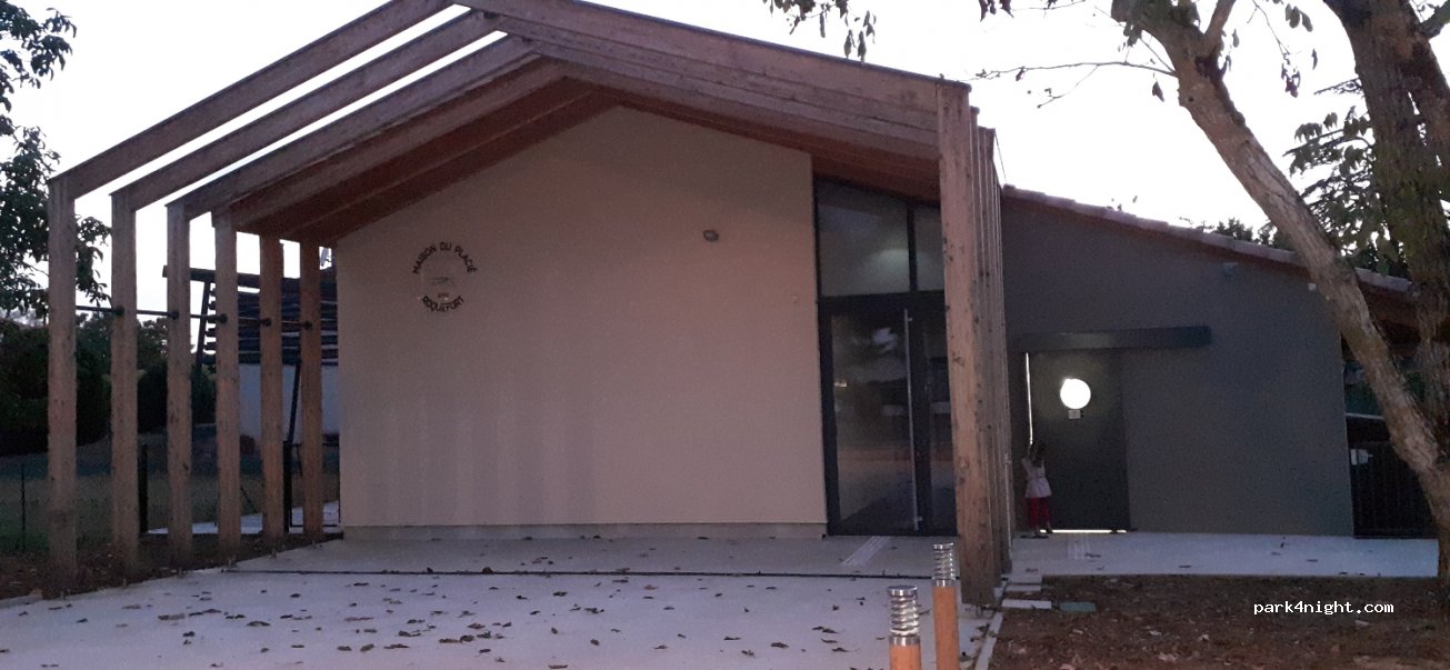 (47310) Roquefort - 32 Place Charles de Gaulle — foto 4