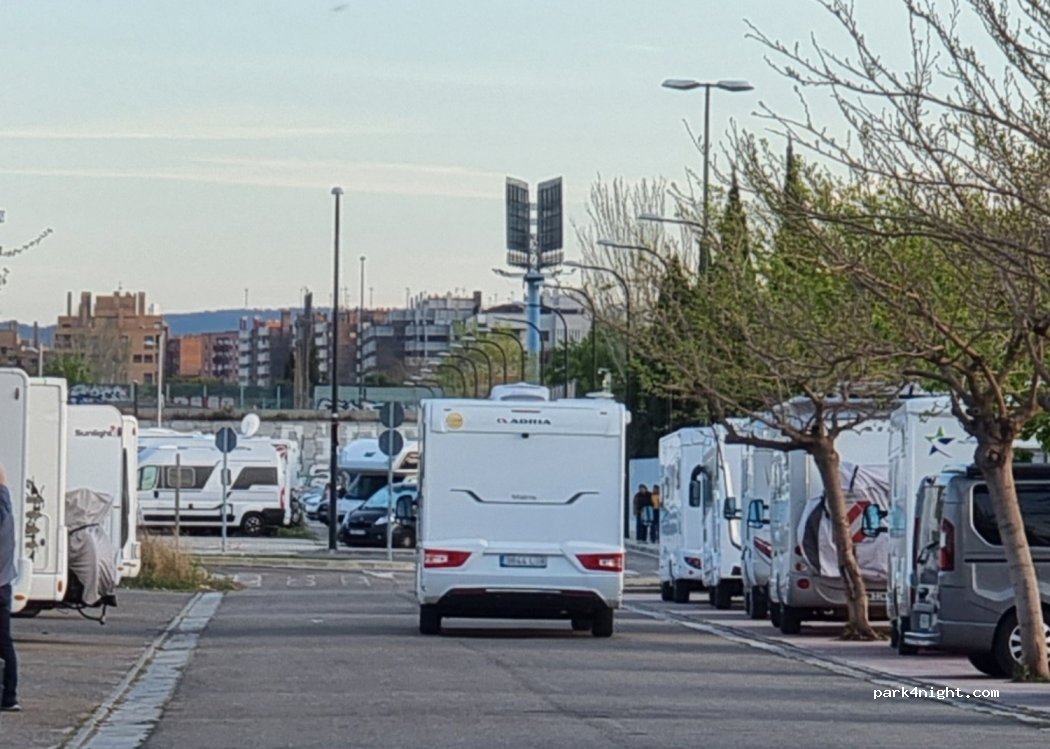 (50018) Zaragoza - C. Luciano Gracia — foto 2