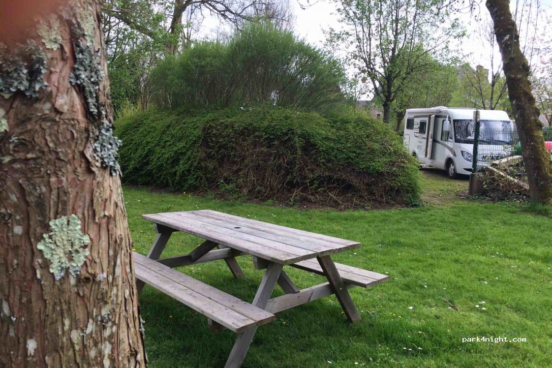 Aire camping car Belle-Isle-en-Terre — foto